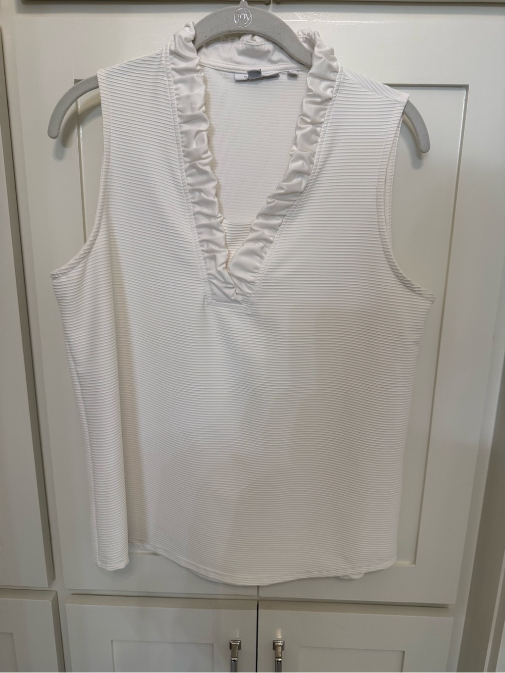 Chico's White Sleeveless Ruffle V-Neck Tank